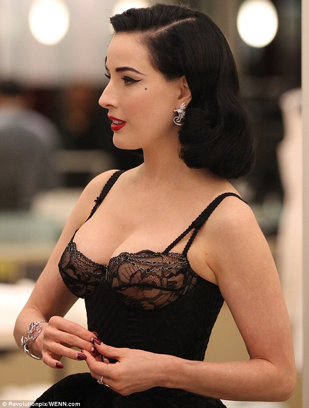 Voluptuous: Dita accentuated her curves with her torso hugging ensemble