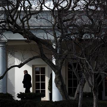 Image: Image: President Donald Trump walks to Marine One for his first trip as President, on the South Lawn of the White House January 26, 2017