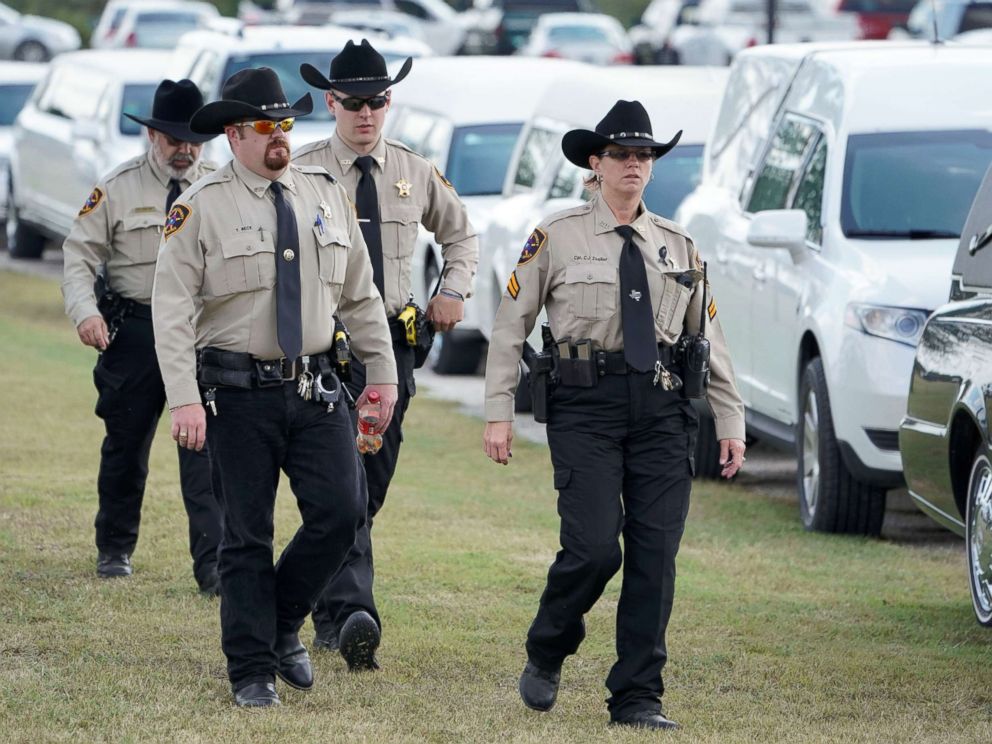 PHOTO: Law enforcement officers arrive for a nine victims of the Sutherland Springs Baptist church shooting, in Floresville, Texas, Nov. 15, 2017.