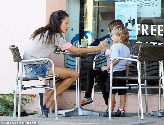 Eat up! Choosing to dine al fresco, Alessandra was seen attempting to get a seemingly disinterested Noah to eat his food by holding it to his mouth