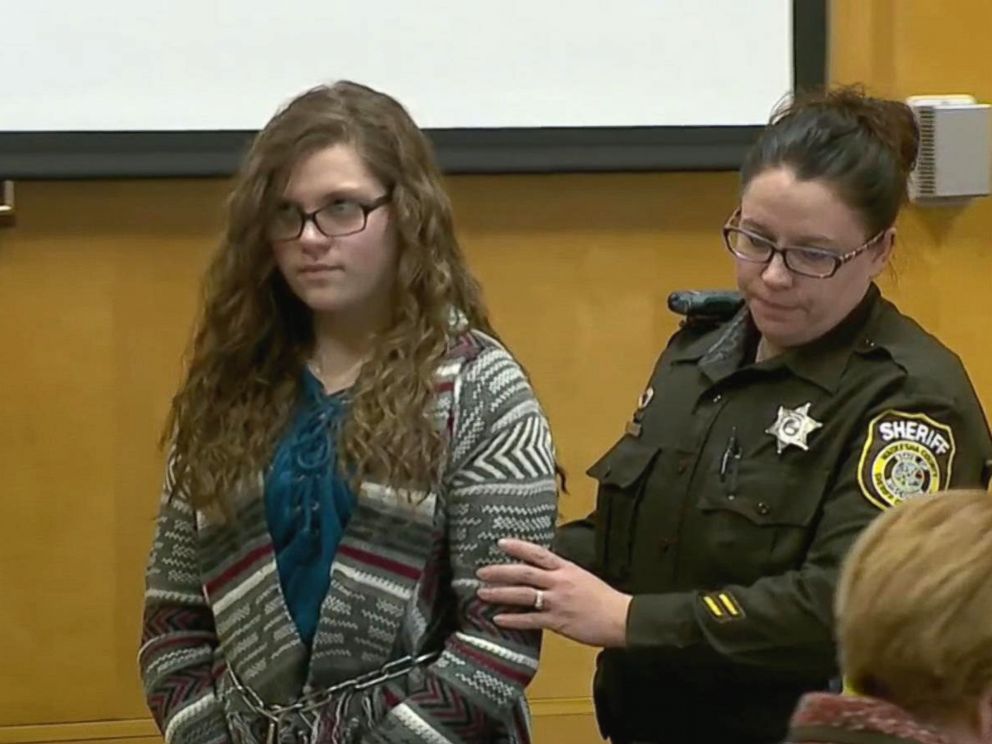 PHOTO: Anissa Weier appears in court, Dec. 21, 2017.