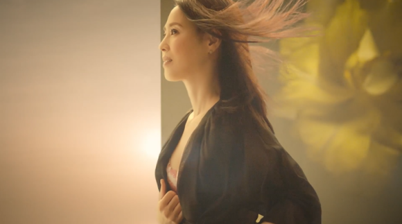 Japans 54 Year Old Lingerie Model Is Turning Heads Of Multiple Generations In New Ads 【video