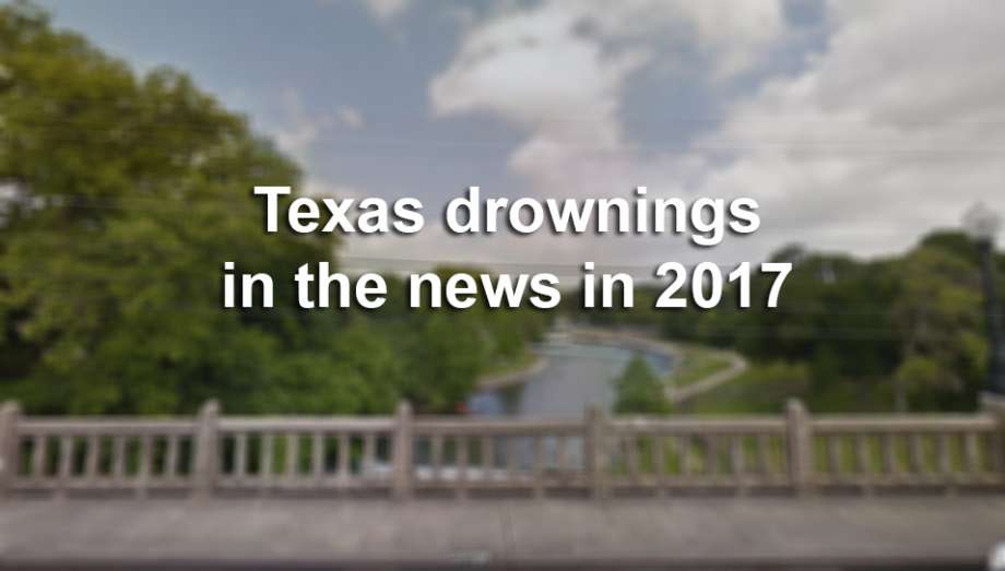 FILE PHOTO  Comal County Sheriff's Office Detective Rex Campbell, left, and Texas Game Warden Michael McCall, right, use side scan sonar equipment to search for the body of drowning victim at Canyon Lake on Thursday, August 4, 2011. Photo: LISA KRANTZ, Express-News / SAN ANTONIO EXPRESS-NEWS