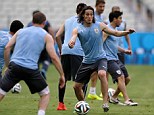 Edinson Cavani trains with Uruguay