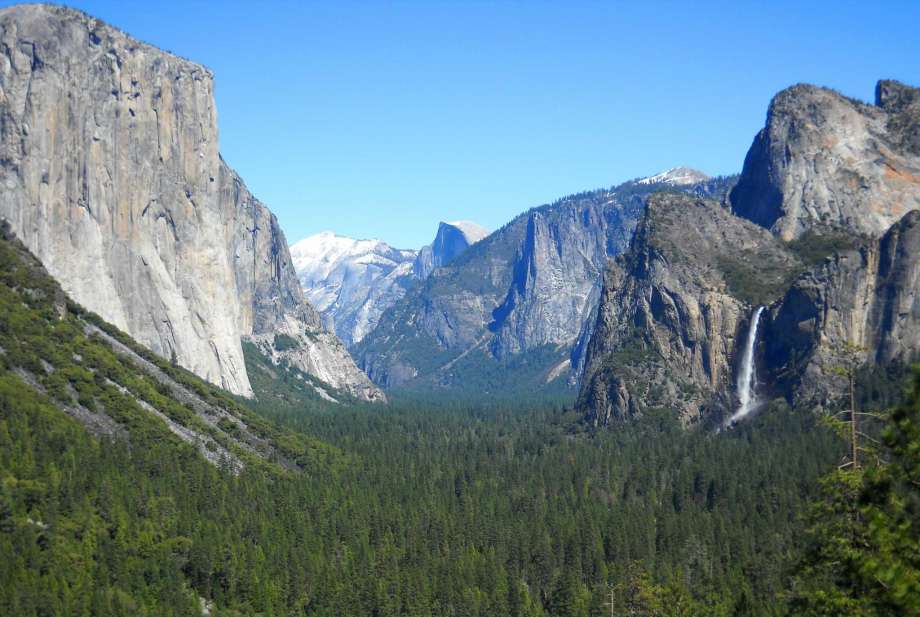 FILE - This Jan. 14, 2015 file photo shows El Capitan in Yosemite National Park, Calif. Officials at Yosemite say a chunk of rock broke off El Capitan on Wednesday, Sept. 27, 2017, along one of the world's most famously scaled routes at the height of climbing season. Photo: Ben Margot, AP / Copyright 2016 The Associated Press. All rights reserved.