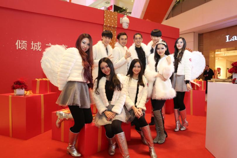 Chinese lingerie brand Aimer had cupids deliver free bras at a Beijing mall.