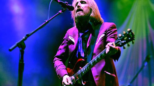 Tom Petty and the Heartbreakers perform at Viejas Arena in San Diego, Aug.13, 2014.