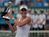 Caroline Wozniacki beats Roberta Vinci of Italy to win the Istanbul Cup.