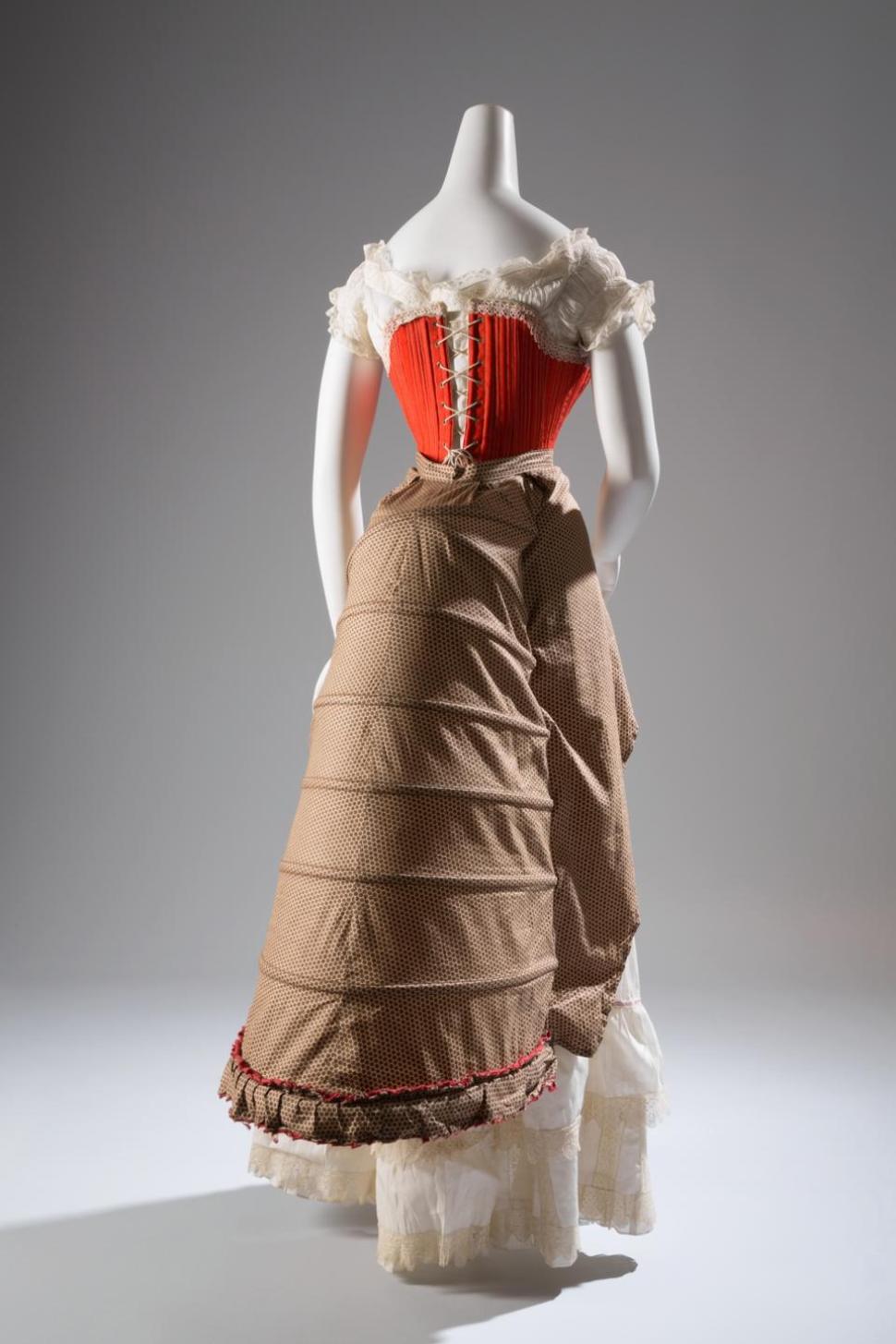 A corset in wool, silk cotton and steel from 1880s France.