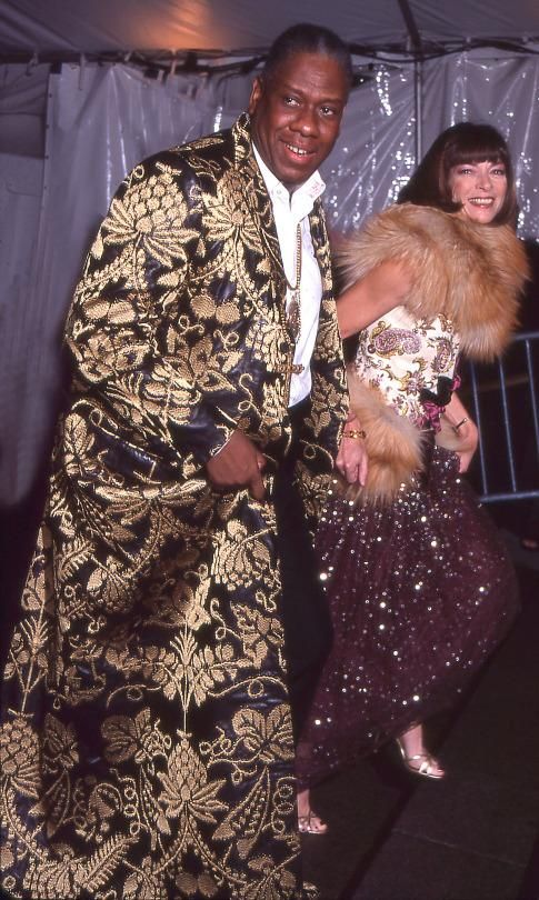 Vogues former editor at large, Andr Leon Talley, and the magazines editor in chief, Anna Wintour, at the gala in 1999. (Photo: Getty Images)