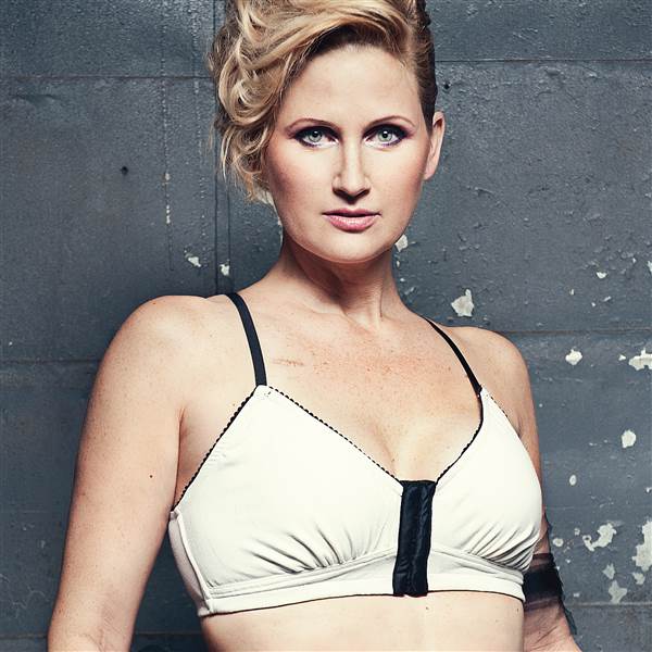 AnaOno Sandi Ivory front-closure bra.